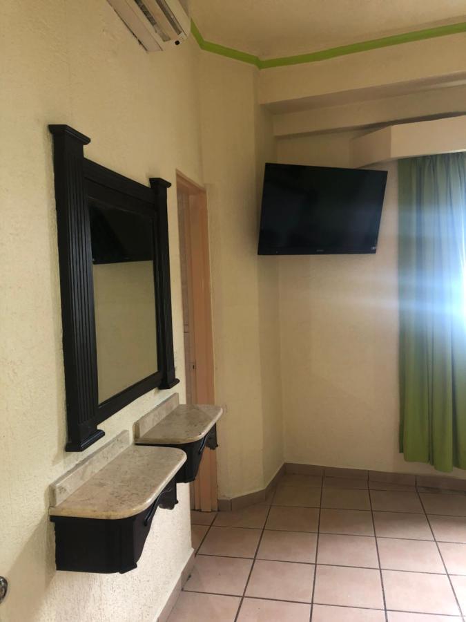 Hotel Astur (Adults Only) 과달라하라 외부 사진