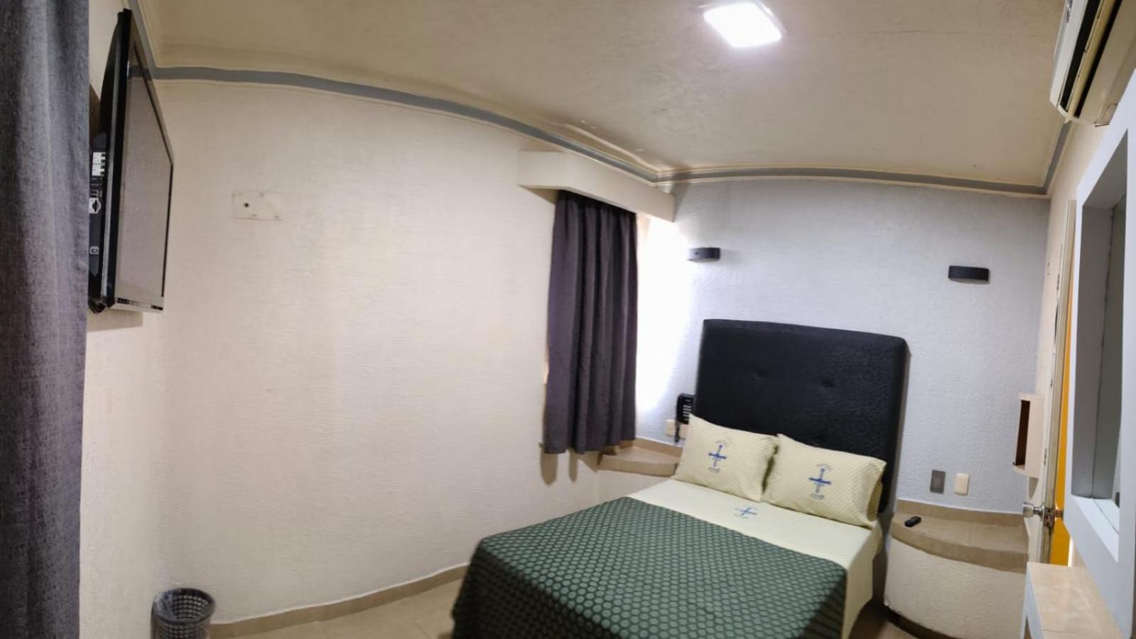 Hotel Astur (Adults Only) 과달라하라 외부 사진